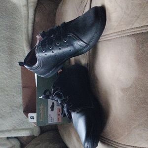 🆕Tom McAn women's size 8 leather black shoes